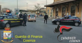 Copertina di Cosenza, truffa sulle pulizie in ospedale: 4 arresti. Indagati anche i vertici della struttura. “Quadro igienico-sanitario allarmante”