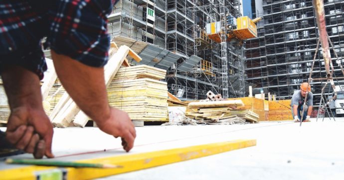 Superbonus e bonus edilizi, in un anno truffe per 800 milioni su lavori per 19 miliardi: “Ceduti crediti fittizi per interventi mai fatti”