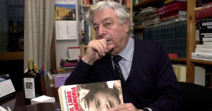 “Posso presentarle la mia compagna?”. Era la sua divisa a righe da prigioniero