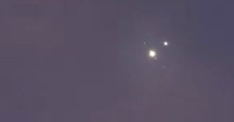 Copertina di Lo spettacolare “abbraccio” tra Saturno e Giove nel giorno del solstizio d’inverno: mai così vicini dal 1623. Ecco il video in timelapse