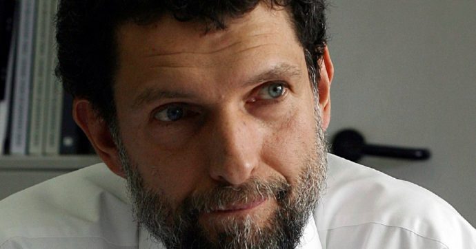 “Amico di Soros” e dei curdi: il filantropo inviso a Erdogan