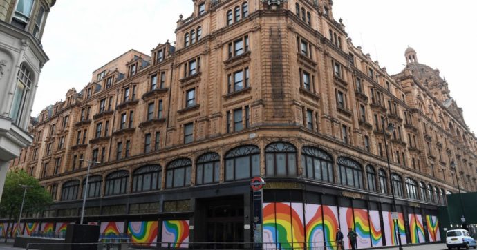 Lady Shopping, spese milionarie e intrighi azeri