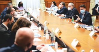 Copertina di Conte aspetta Renzi e non teme le urne: il suo “nome” vale il 15%