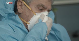 Copertina di “Due di loro”, su Sky Tg24 il corto per ricordare l’impegno del personale sanitario nella lotta al Covid. Ecco l’anteprima