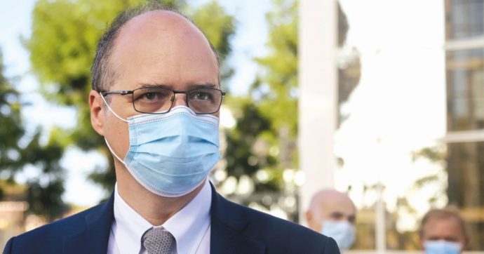 Magrini (dg Aifa): “Mai proposti gratis”. Le email lo smentiscono