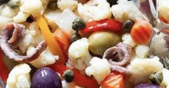 Copertina di Il mistero dell’insalata di rinforzo: cos’è e perché è il piatto più cercato su Google la Vigilia di Natale