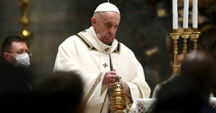 Papa Francesco sui migranti morti in mare: “È il momento della vergogna. Hanno implorato aiuto per due giorni, non è arrivato nessuno”
