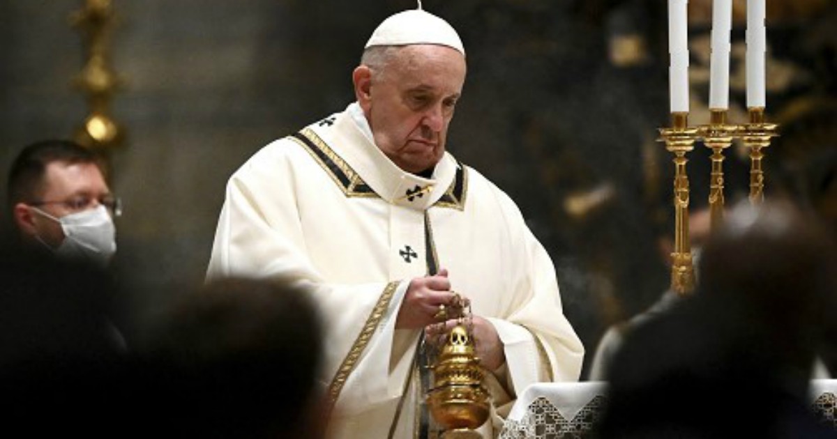 Natale, Papa Francesco: “Ogni persona trascurata è il Figlio di Dio. Non piangiamo per noi stessi, aiutiamo chi soffre”.