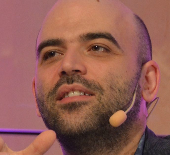 Sanremo 2022, Roberto Saviano: “Al Festival per raccontare il coraggio dei testimoni di giustizia e di Falcone e Borsellino. Un grande momento di responsabilità”