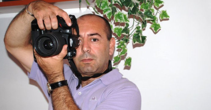 Addio a Fabio Artesi, il fotoreporter torinese muore a 56 anni. Era ricoverato da novembre per coronavirus