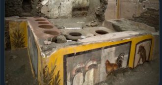 Copertina di Pompei, riaffiora un’antica bottega “dello street food” con resti di cibo dell’epoca. Franceschini: “Scoperta straordinaria”
