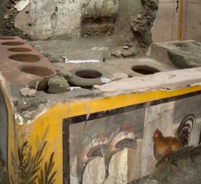 Pompei, riaffiora un’antica bottega “dello street food” con resti di cibo dell’epoca. Franceschini: “Scoperta straordinaria”