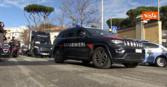 Covid vaccine, the first vials arrive at the Spallanzani in Rome escorted by the carabinieri: video