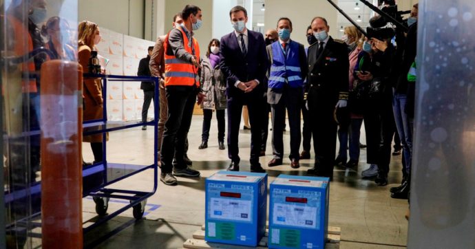 Il vaccino degli altri: Germania entusiasta, la Francia tentenna