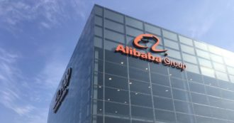 Copertina di Si infiamma lo scontro tra le autorità di Pechino il colosso dell’e-commerce Alibaba. Titolo a picco in borsa, chiude a – 8%