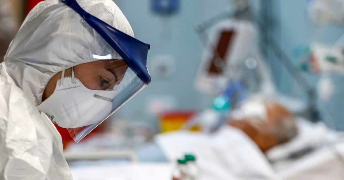 “Le cure per i malati oncologici positivi al Covid vanno garantite. Servono percorsi in sicurezza, gli ospedali non abbandonino i pazienti”