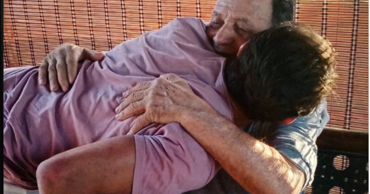 Lutto per Gianni Sperti, è morto il padre. L’addio su Instagram: “Ciao papà…”
