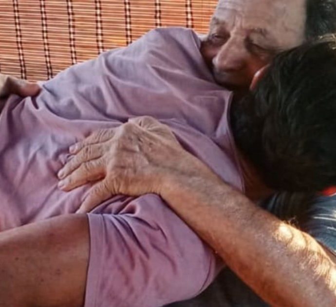 Lutto per Gianni Sperti, è morto il padre. L’addio su Instagram: “Ciao papà…”