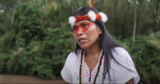 Nemonte Nenquimo combatte lo sfruttamento dell’Amazzonia: una lotta forte come lei