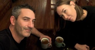 Copertina di Matteo Viviani, la foto “dopo aver fatto l’amore” scatena i commenti: “Ora possiamo fare sonni tranquilli”. Lui replica così