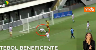 Copertina di Bolsonaro fa gol ma inciampa, cade e si fa male: la sua partita dura solo 10 minuti – Video