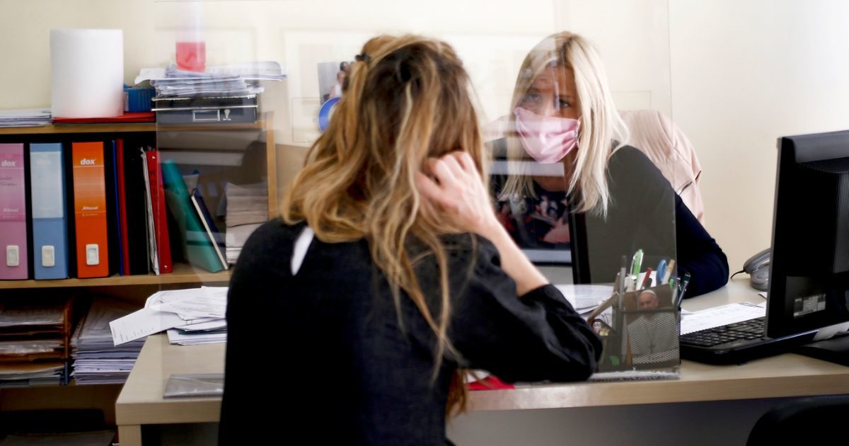 Dalla depressione all’ansia, il Covid aggrava i disagi. Ma gli psicologi del pubblico sono sempre meno: “La salute mentale è un diritto, basta fare finta di niente”