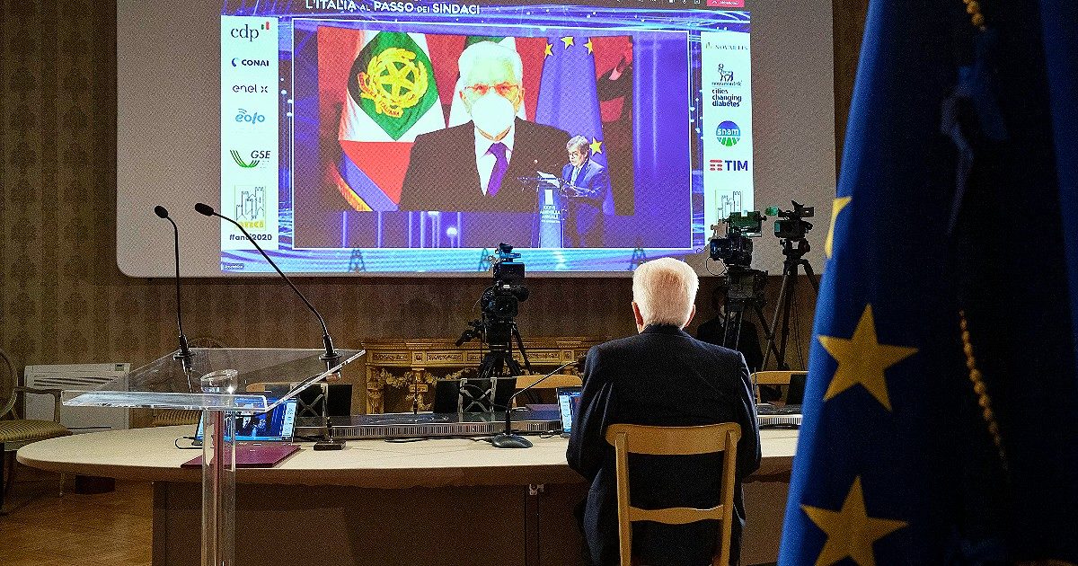 Mattarella, il 2020 del presidente che ha vegliato sul Paese durante l’epidemia. Gli appelli all’unità delle istituzioni, i richiami all’Europa e i fuorionda “umani”