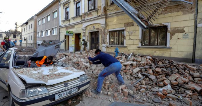 Terremoto di magnitudo 6,3 in Croazia: la cittadina di Petrinja è stata rasa al suolo