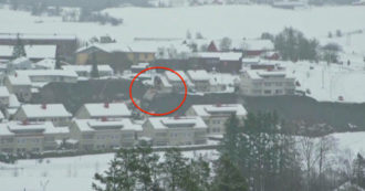 Copertina di Norvegia, enorme voragine risucchia le case: il video della frana che ha travolto Gjerdrum