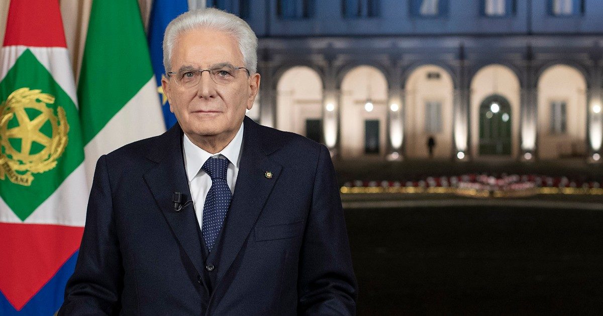 Mattarella:  “La ripartenza al centro del mio ultimo anno di mandato. Non si perda tempo, non si sprechino energie per inseguire illusori vantaggi di parte. Vaccinarsi? È un dovere”