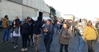 Francia, festa con 2.500 partecipanti nonostante le restrizioni anticovid. La polizia interviene ma viene respinta da lanci di bottiglie