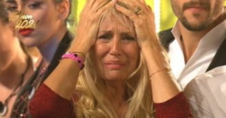 Copertina di Grande Fratello Vip, Maria Teresa Ruta in lacrime: “Sono brutta sempre, sono così brutta che non ci dormo la notte”