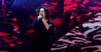 Copertina di “Né mondana né sedotta dal palco. Io sto di lato”