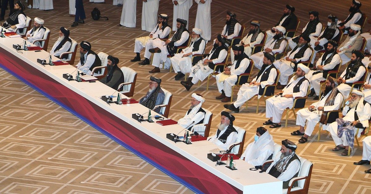 Afghanistan, il portavoce dei Taliban al Fatto.it: “Trump o Biden non cambia, Usa si ritirino dal Paese. Al-Qaeda? Falso che li proteggiamo”