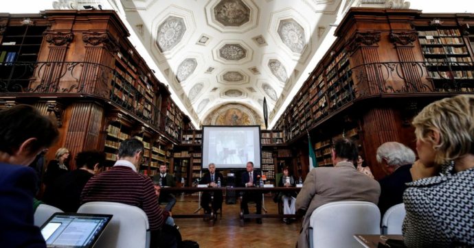 Per lavorare 6 mesi al Mibact devi avere 10 anni di esperienza e un dottorato…