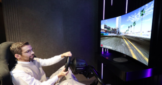 Copertina di LG presenterà un monitor gaming OLED flessibile al CES 2021