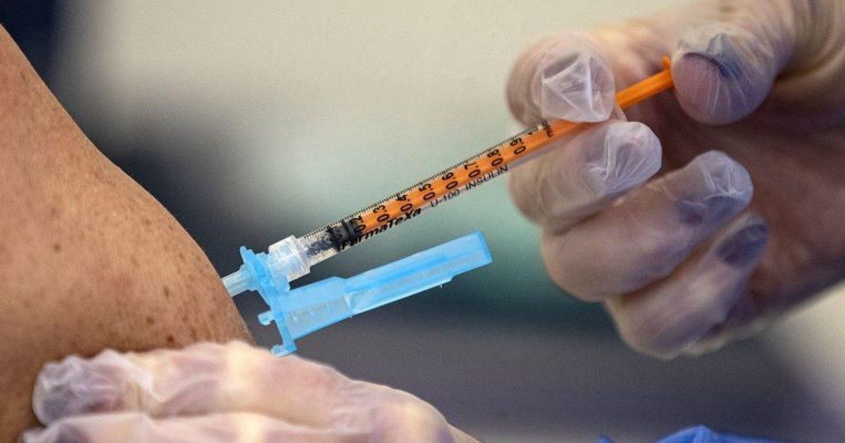 Padre no-vax uccide il figlio di nove anni e poi si suicida: “Il governo ci vuole vaccinare per controllarci”
