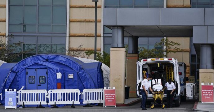 Covid, a Los Angeles le ambulanze non possono più trasportare pazienti con basse possibilità di sopravvivere