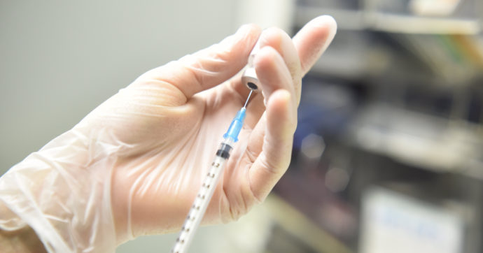 Vaccini Covid, Bayer produrrà Curevac. Pfizer consegnerà 75 milioni di dosi nel II trimestre. Von der Leyen: “Saranno 600 nel 2021”