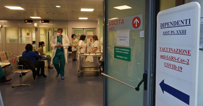 Covid, all’ospedale Papa Giovanni di Bergamo vaccinati i primi 150 operatori che non hanno contratto il virus