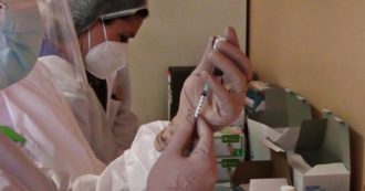 Covid, 300 vaccinazioni al giorno al San Paolo di Milano: “Lavoriamo tutta la settimana, contiamo di chiudere entro fine gennaio”