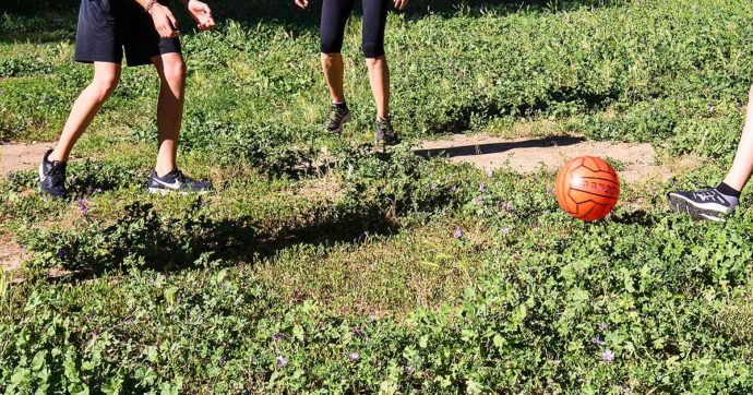 Domeniche bestiali – A Fossano chi ha più di 8 anni non può giocare a pallone