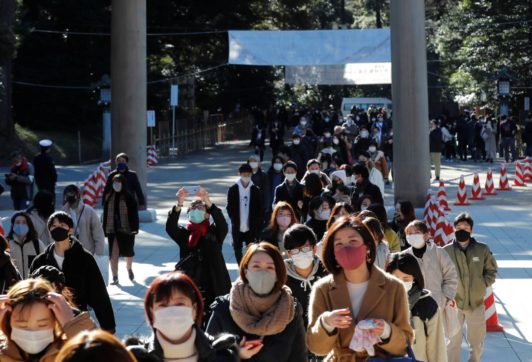 Copertina di Covid, il Capodanno inguaia il Giappone: scattano le misure restrittive