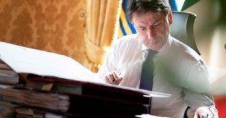 Copertina di Conte apre al rimpasto: “Ma poi basta”. Renzi, solito doppio gioco