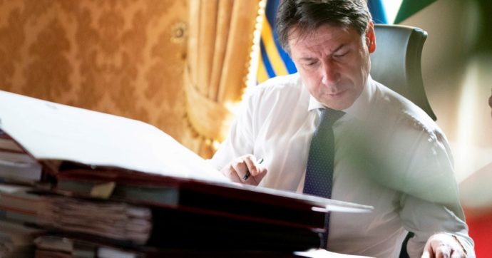 Conte apre al rimpasto: “Ma poi basta”. Renzi, solito doppio gioco