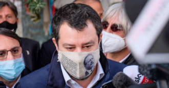Copertina di Palermo, Salvini in via D’Amelio indossa una mascherina col volto di Borsellino. Il fratello del giudice: “Sciacallo, fa solo propaganda”