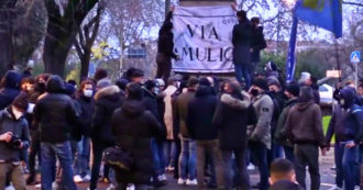 Copertina di Roma, centinaia di tifosi della Lazio in piazza per l’anniversario: il video degli assembramenti