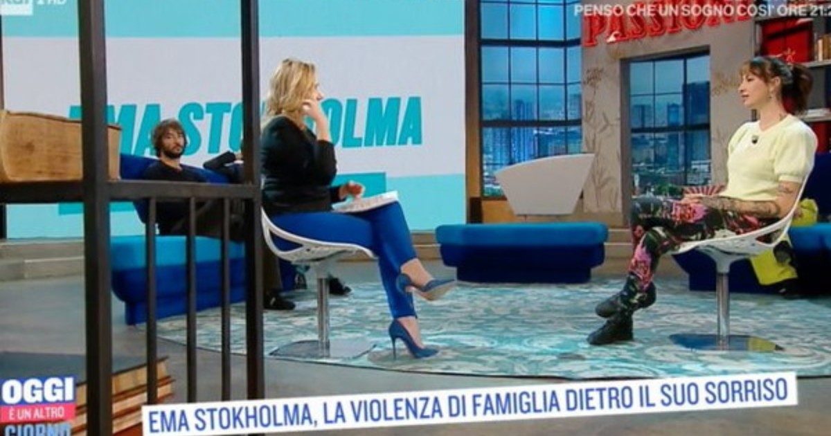 Ema Stokholma: “Mia madre mi accusava di andare a letto con mio padre. Le violenze te le porti fino a quando non vai in analisi”