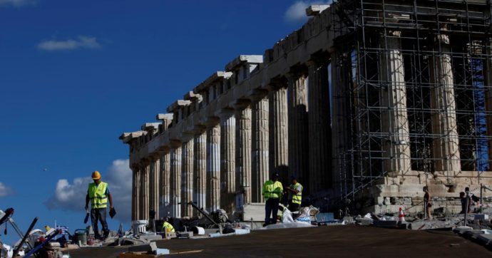 Copertina di Grecia a destra: musei privati e opere in prestito all’estero