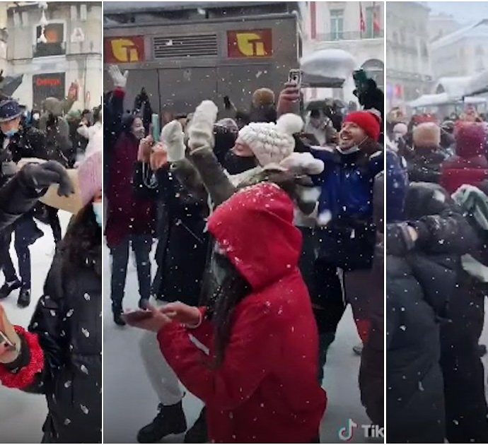 Madrid, mega festa in strada sotto la neve nonostante le restrizioni anti-Covid: i video pubblicati sui social